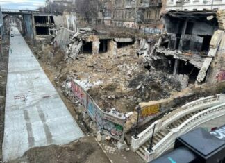 В Одессе на Деволановском спуске забетонировали дорогу, но асфальт пока класть не будут