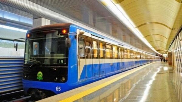 В Киеве метро заработало в режиме перевозок В Киеве метро заработало в режиме перевозок