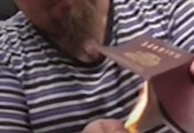 В Одессе гражданин РФ сжег свой паспорт и записал это на видео