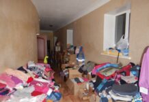 Прятали похищенные вещи на кладбище: в Одесской области задержали воров, ограбивших волонтерский штаб