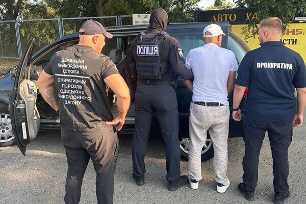 Одессит за 4000 долларов переправлял уклонистов за границу Одессит за 4000 долларов переправлял уклонистов за границу