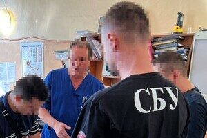 Требовали с пациентов взятки за операции: в Одессе двое врачей попались на коррупции Требовали с пациентов взятки за операции: в Одессе двое врачей попались на коррупции