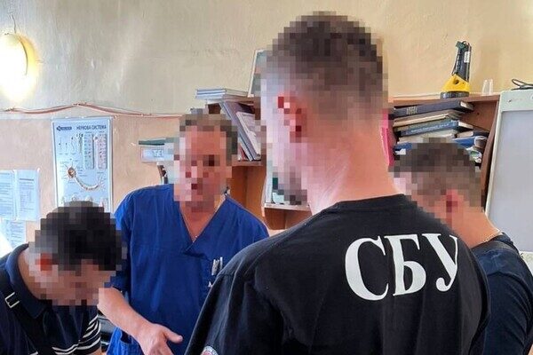Требовали с пациентов взятки за операции: в Одессе двое врачей попались на коррупции Требовали с пациентов взятки за операции: в Одессе двое врачей попались на коррупции