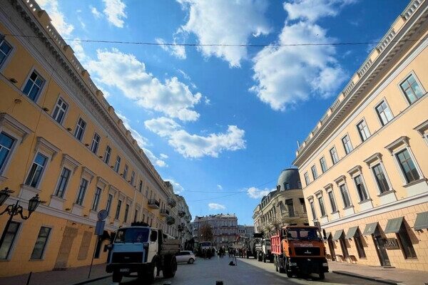 В Одессе откроют для пешеходов Приморский бульвар В Одессе откроют для пешеходов Приморский бульвар