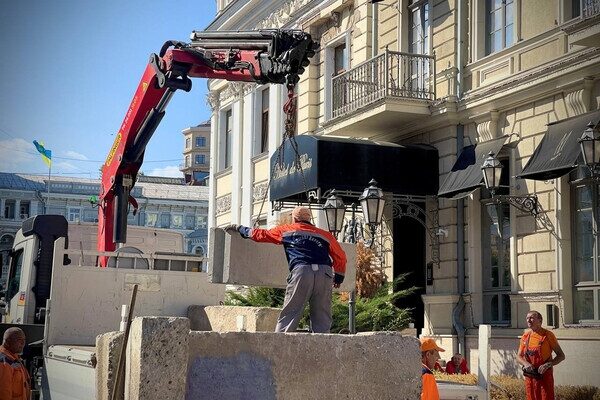 В Одессе откроют для пешеходов Приморский бульвар В Одессе откроют для пешеходов Приморский бульвар