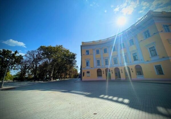 В Одессе откроют для пешеходов Приморский бульвар В Одессе откроют для пешеходов Приморский бульвар