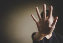 СМИ: в Одесской области подросток изнасиловал жену военного, когда она спала рядом с детьми