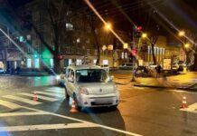 Переходила дорогу на зеленый свет: в центре Одессы автомобиль сбил женщину