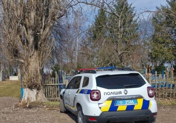 В Одесской области с могил трех военных исчезли флаги В Одесской области с могил трех военных исчезли флаги