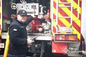 В Одессе горела СТО: получили повреждения автомобиль и здание В Одессе горела СТО: получили повреждения автомобиль и здание