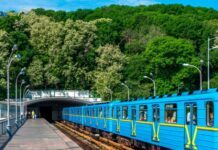 Движение поездов на красной линии метро столицы досрочно возобновили