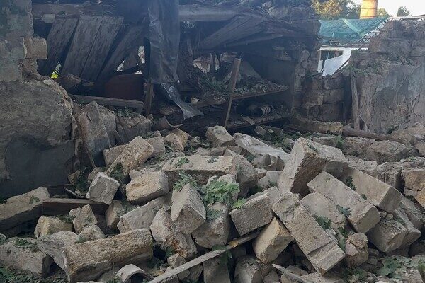 РФ обстреляла Ботанический сад Одессы: получили повреждения теплицы и растения РФ обстреляла Ботанический сад Одессы: получили повреждения теплицы и растения