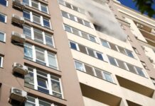 Пожар в ЖК «Одесские традиции»: среди спасенных ребенок, есть пострадавшая