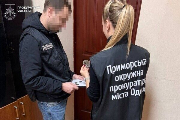 Артефакт за 40 тысяч гривен: житель Одесчины пытался продать реликвию времен Римской империи Артефакт за 40 тысяч гривен: житель Одесчины пытался продать реликвию времен Римской империи