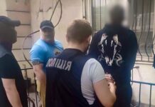 Били и угрожали оружием: в Одессе разоблачили банду вымогателей несуществующих долгов