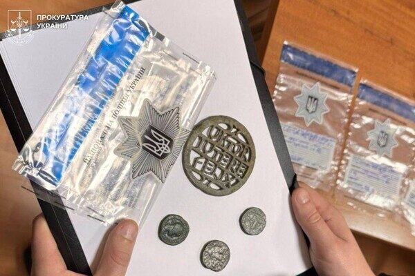 Артефакт за 40 тысяч гривен: житель Одесчины пытался продать реликвию времен Римской империи Артефакт за 40 тысяч гривен: житель Одесчины пытался продать реликвию времен Римской империи