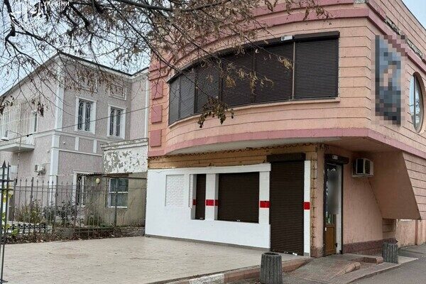 Склад вместо летней площадки на Канатной: в Одессе демонтировали нахалстрой Склад вместо летней площадки на Канатной: в Одессе демонтировали нахалстрой