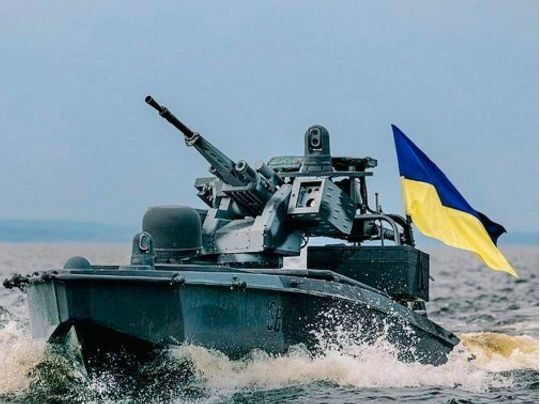 СБУ безпрецедентно бʼє по росіянам на морі, у повітрі та на суші