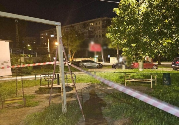 В Одессе на детской площадке обнаружили тело женщины: дело расследует полиция В Одессе на детской площадке обнаружили тело женщины: дело расследует полиция