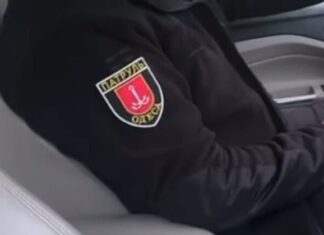 В Одессе мужчина с шевроном патрульного слушал российскую музыку: что говорят в полиции