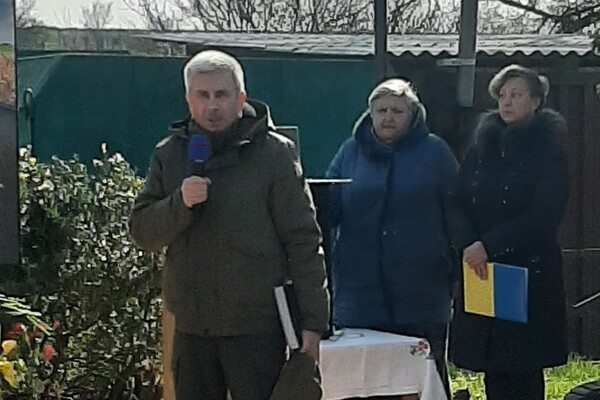 Чествование памяти защитников Украины: под Одессой открыли Аллею Героев Чествование памяти защитников Украины: под Одессой открыли Аллею Героев